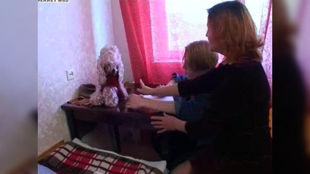 Строе инцест порно видео в котором жирная бабушка раздевается перед волосатым внуком
